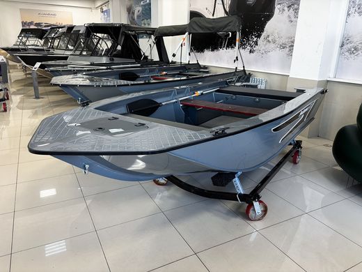 Моторная лодка Swimmer 370