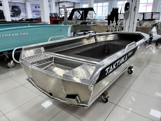 Моторная лодка, Тактика 390Р, базовая комплектация