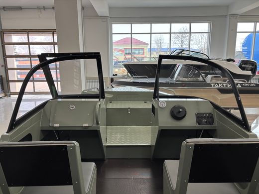 Моторная лодка, Тактика 490 DC, хаки с Suzuki DF60ATL