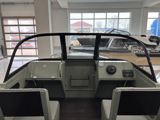 Моторная лодка, Тактика 490 DC, хаки с Suzuki DF60ATL