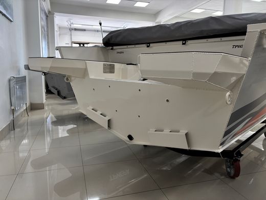 Моторная лодка, Триера 460 FISH_new, белый с Marine Rocket MREF60FUEL-T