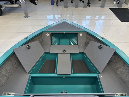 Моторная лодка, Триера 470 FISH, бирюзовый с Marine Rocket MREF60FUEL-T