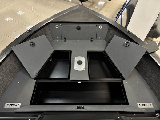 Моторная лодка, Триера 470 FISH, черный с Marine Rocket MREF60FUEL-T