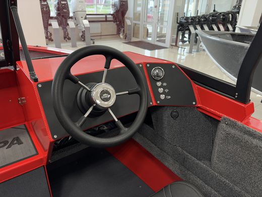 Моторная лодка, Триера 470 FISH, красный с Marine Rocket MREF60FUEL-T