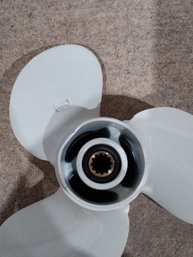 Винт гребной Tohatsu/Nissan 8-9.8;3x8.5x6.5, уцененный