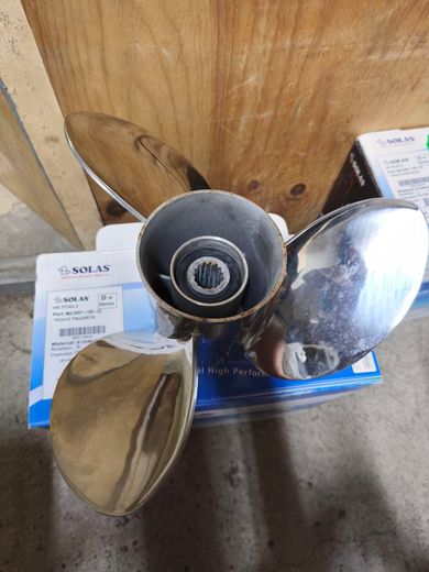 Винты гребные 3x13.9x23R+L комплект, Solas, б/у