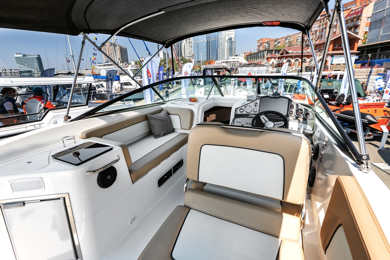 Bayliner — катер, вид изнутри