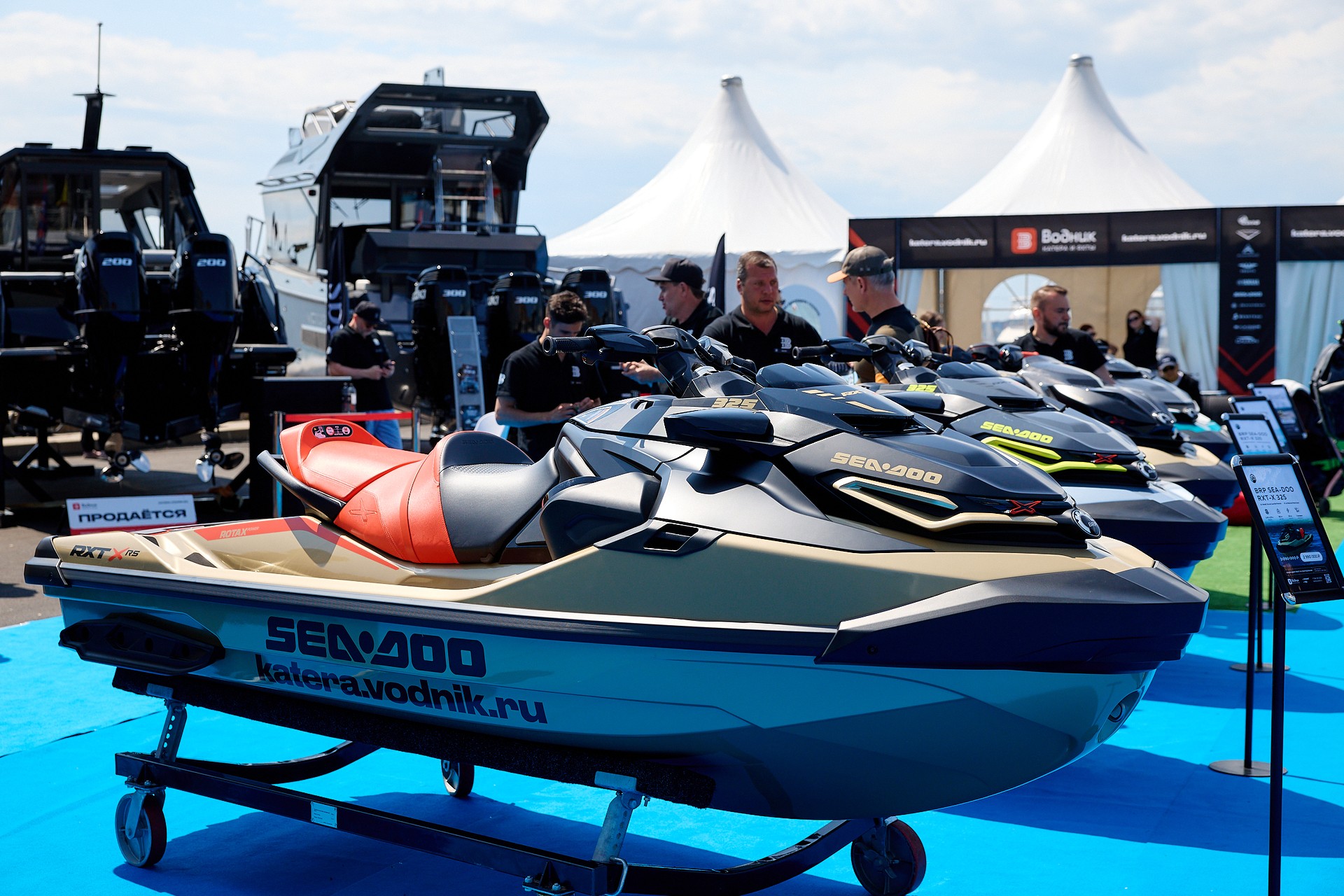 Новые гидроциклы sea-doo на боат-шоу (экспозиция салона катеров и яхт «Водник», 2025 год)