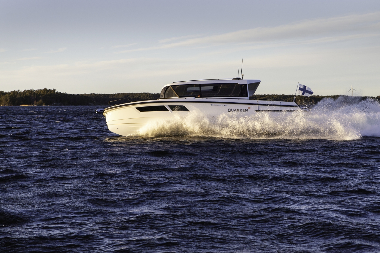 Катер Quarken на воде: мощь, безопасность, динамика