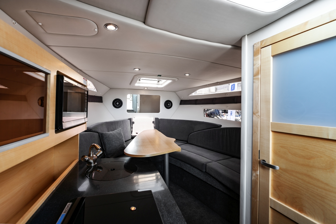 Катер Bayliner — стильный интерьер для комфортных путешествий