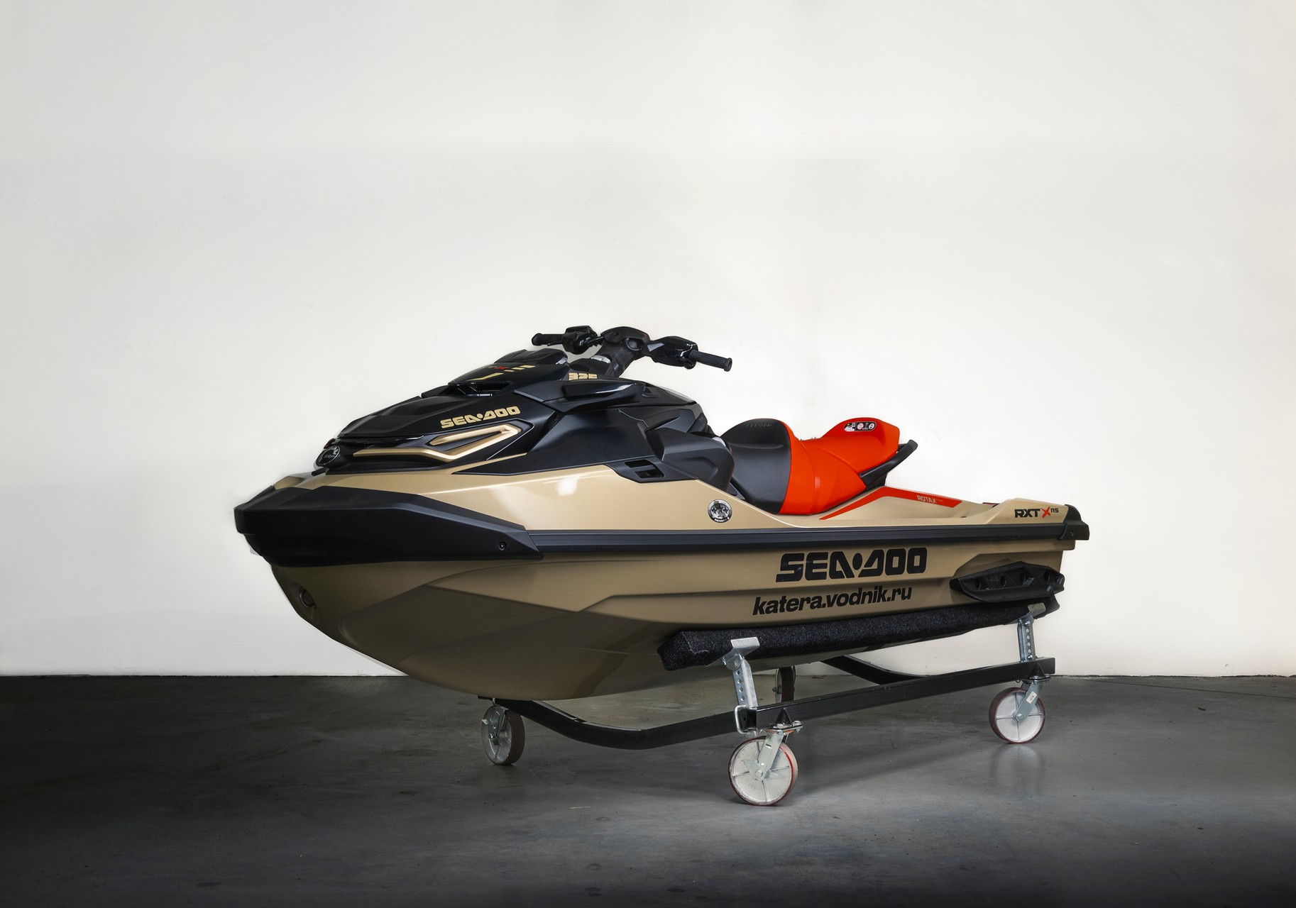 Водный мотоцикл Sea-doo на сайте официального дилера