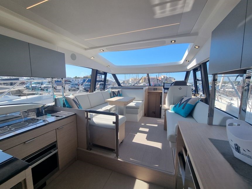 Простор, комфорт, стиль: отдых на катере Prestige